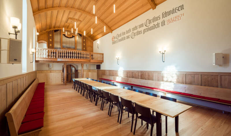 Die Kirche ist ein überdachter Tisch