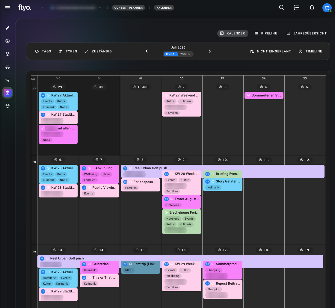 Kalender-Übersicht mit Wochenansicht Juli 2026: farbige Termin-Kacheln mit Labels wie Events, Kultur, Familie, Kulinarik und Urlaub, sowie Such- und Filterleiste im Interface.