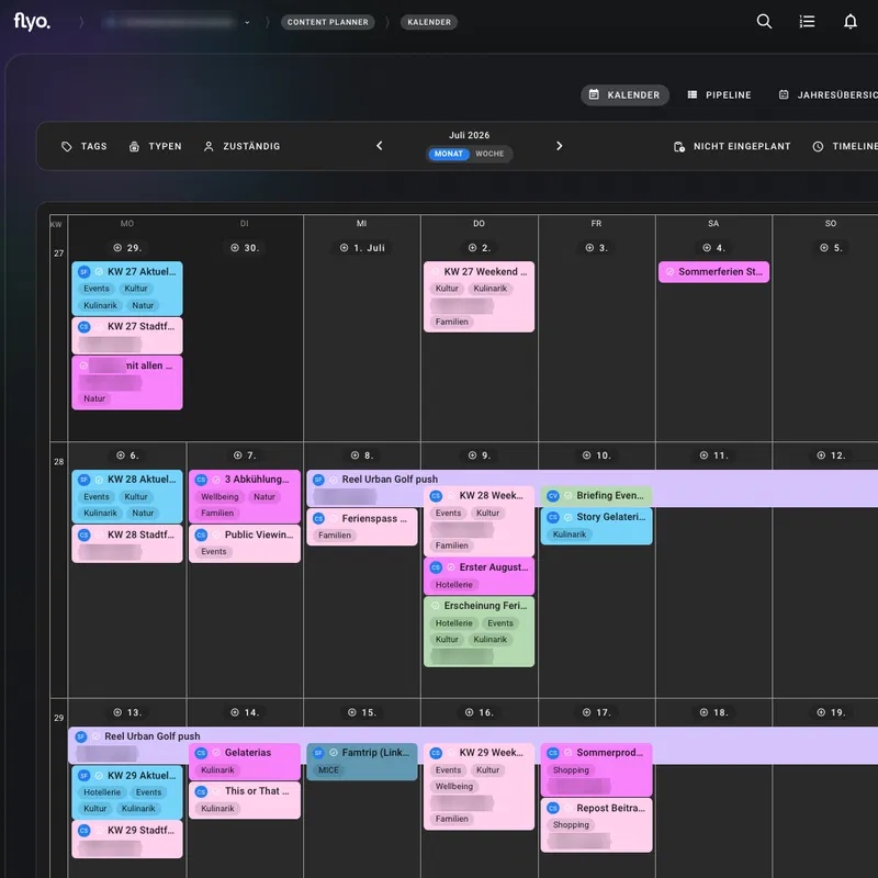 Kalender-Übersicht mit Wochenansicht Juli 2026: farbige Termin-Kacheln mit Labels wie Events, Kultur, Familie, Kulinarik und Urlaub, sowie Such- und Filterleiste im Interface.