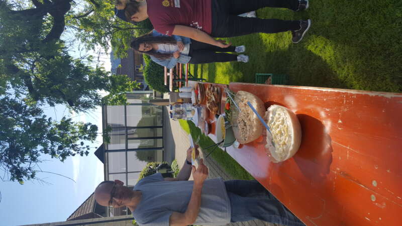 Kirchhof-Abendessen mit Jungschi Wälle