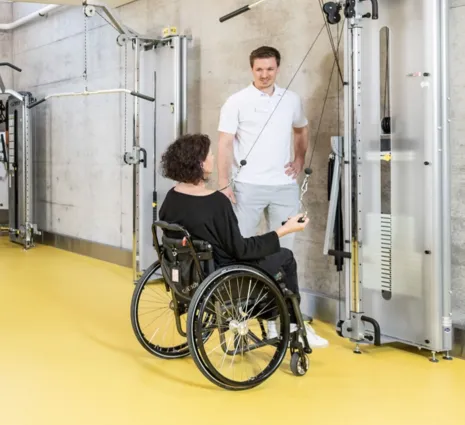 MTT Frau im Rollstuhl