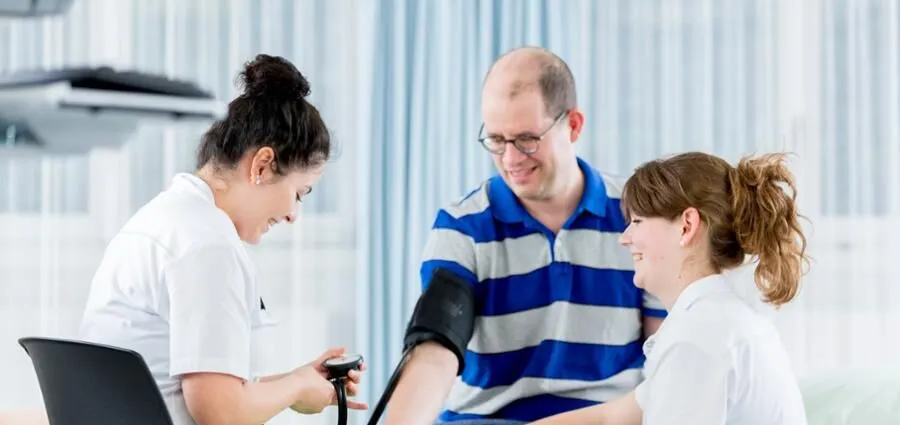 Pflegefachfrau/-mann HF i.A. (auch verkürzt)