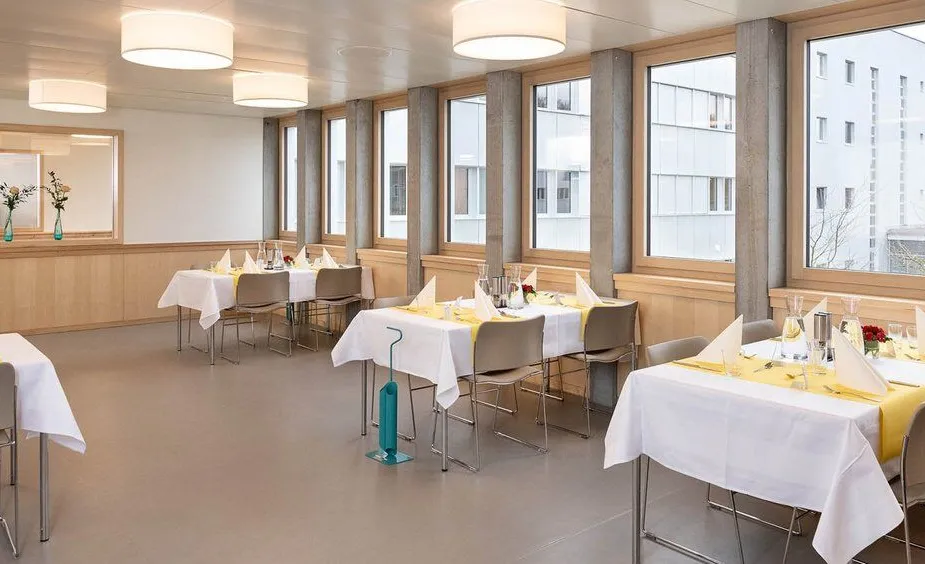 Saal im Patientenrestaurant Luna
