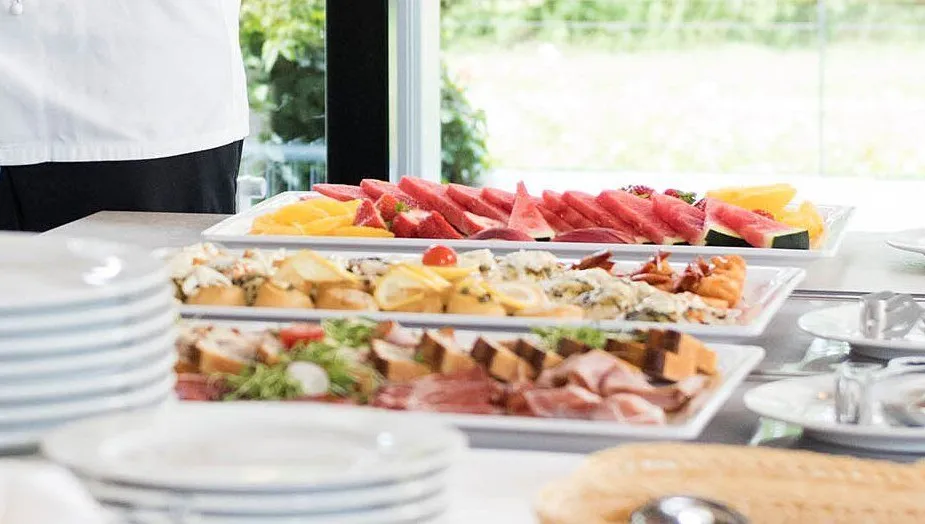 Salatbuffet im Patientenrestaurant Aqua