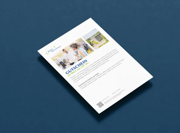 Gutschein im Wert von CHF 20.- für Dienstleistungen der Reha Rheinfelden. Auf der Vorderseite sind Bilder von einem Fitnessbereich und einer Beratungssituation abgebildet. Der Gutschein enthält Informationen zu Angeboten und Kontaktdaten.