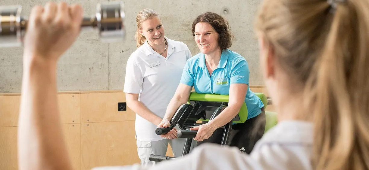 Frau in Physiotherapie
