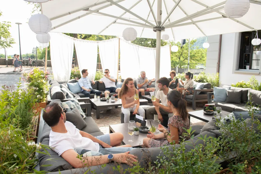 Auf den Aarauer Sommerterrassen lässt es sich gut anstossen. Auf den Aarauer Sommerterrassen lässt es sich gut anstossen.