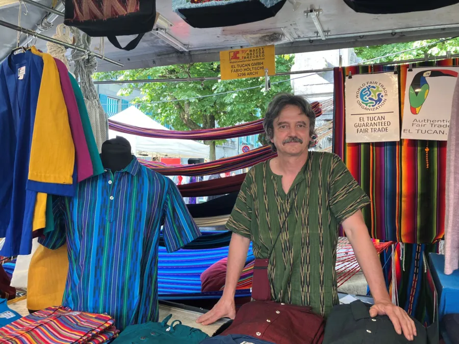 Peter Höltschi, der Gründer von El Tucan, ist selber an jedem Aarauer Warenmarkt präsent.