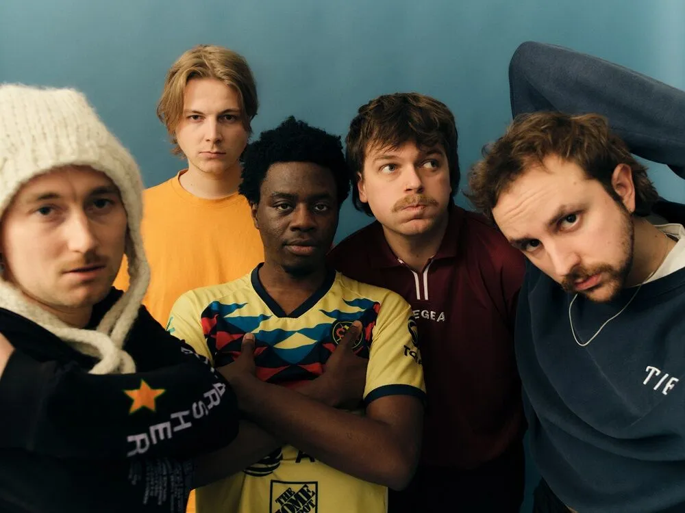 Easy Easy (DE) + DIVEBAR YOUTH (AT) Easy Easy (DE) + DIVEBAR YOUTH (AT)