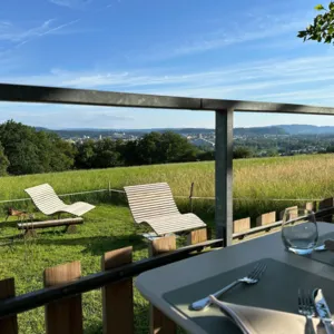 Restaurant Juraweide oberhalb Biberstein mit Blick über die Stadt Aarau