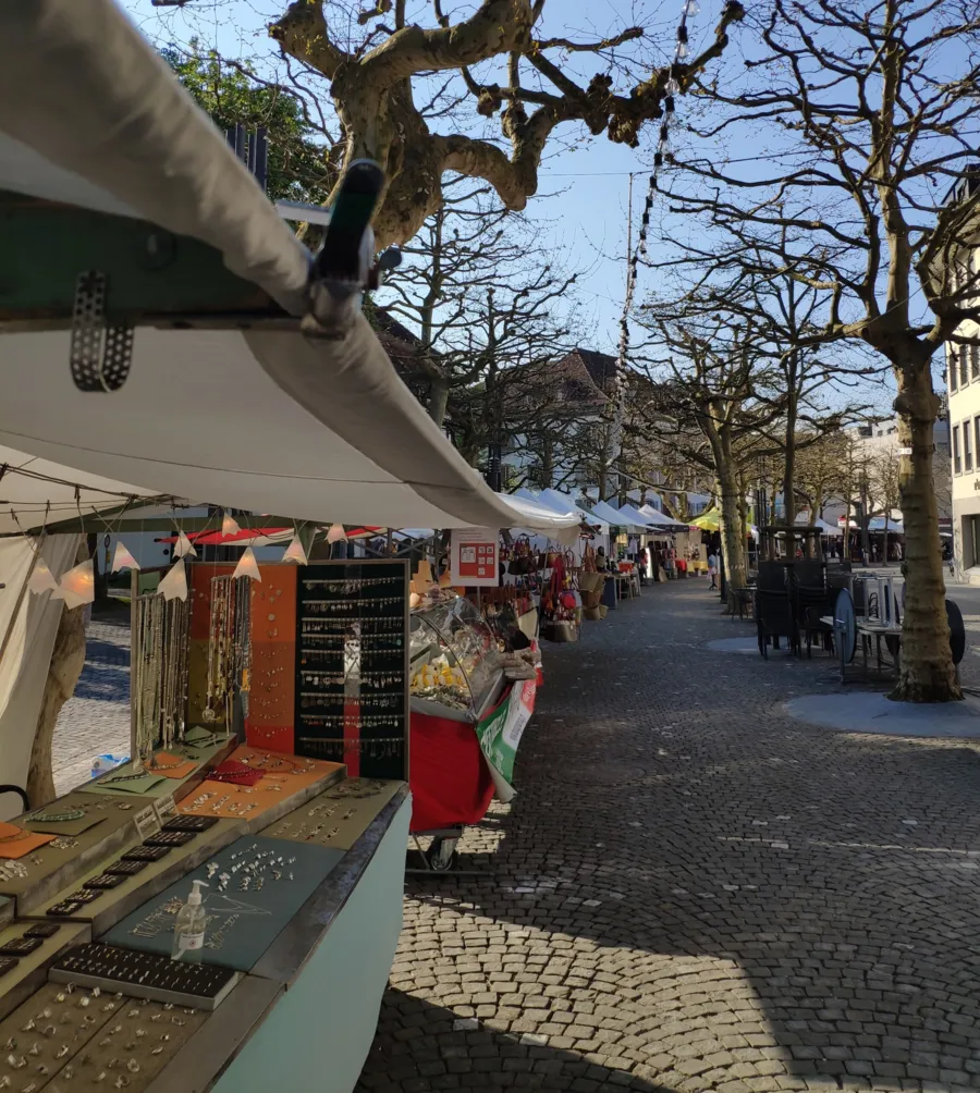 Am schönen Aarauer Graben auf Schnäppchenjagd