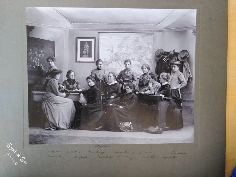 Klassenfoto (Lehrerinnenseminar Aarau um 1903)