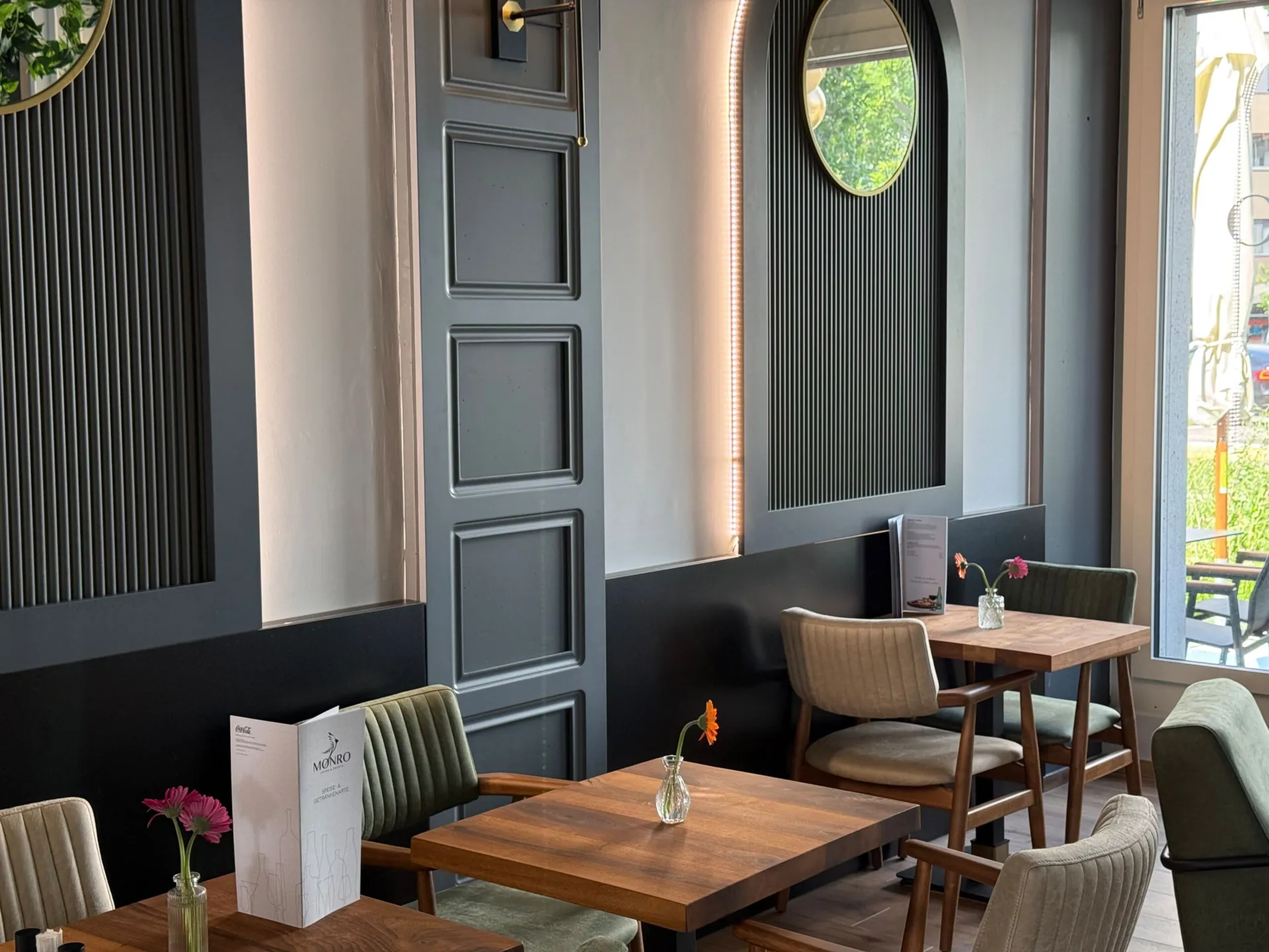 Monro Coffee & Brunch