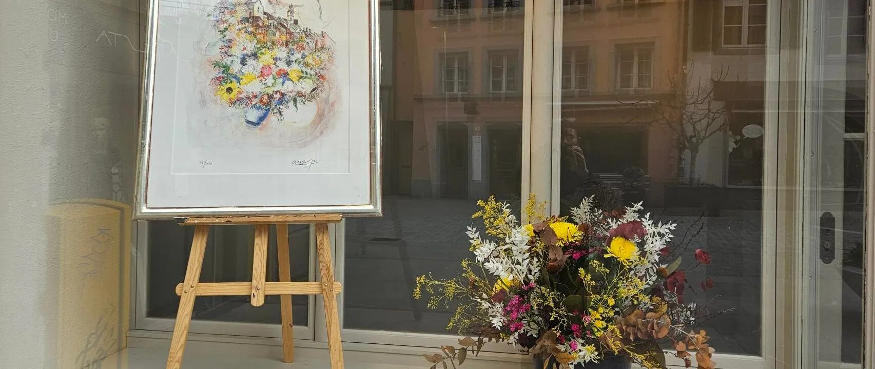 Blumige Innenstadt: Schaufensterrundgang während Blumen für die Kunst