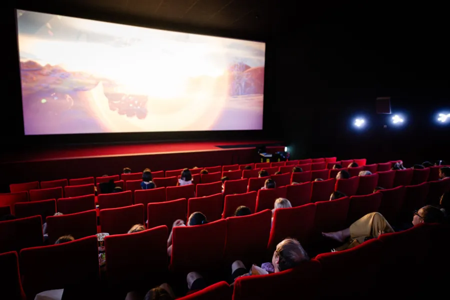 Zurücklehnen und einen guten Film geniessen Zurücklehnen und einen guten Film geniessen