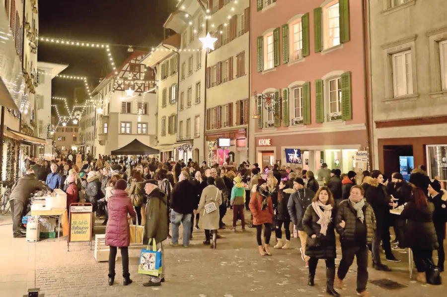 Am Aarauer Night Shopping ist eine besondere Stimmung zu erleben. Shopping kann, muss aber nicht.
