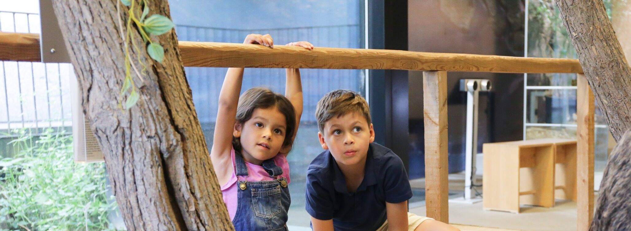 Kinder und Erwachsene können mit allen Sinnen selbstständig ihre Neugierde stillen.