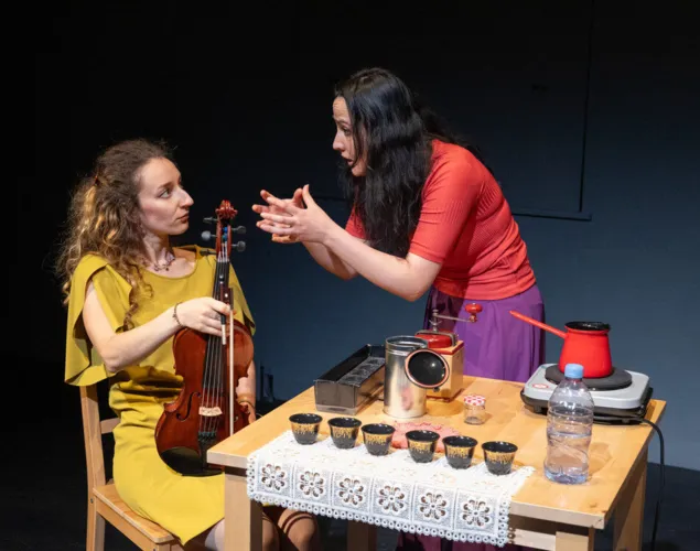 Fünf Uhr morgens / «П'ята ранку» / الخامسة فجرا Fünf Uhr morgens / «П'ята ранку» / الخامسة فجرا