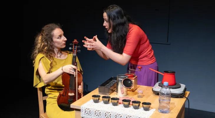 Fünf Uhr morgens / «П'ята ранку» / الخامسة فجرا