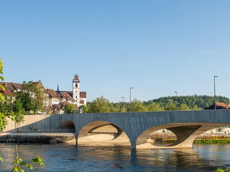 Kettenbrücke mit Altstadt Aarau