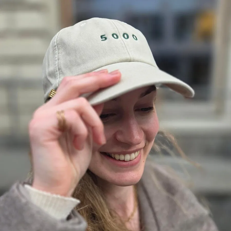 Grüne 5000 auf Sand