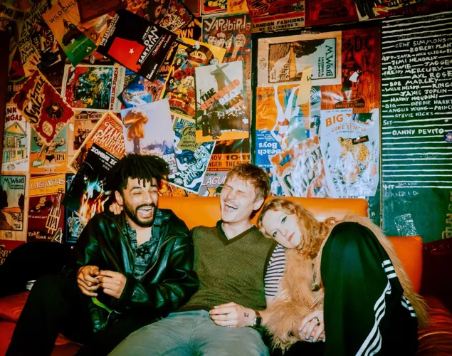 Alien Chicks (UK) + Heckspoiler (AT)