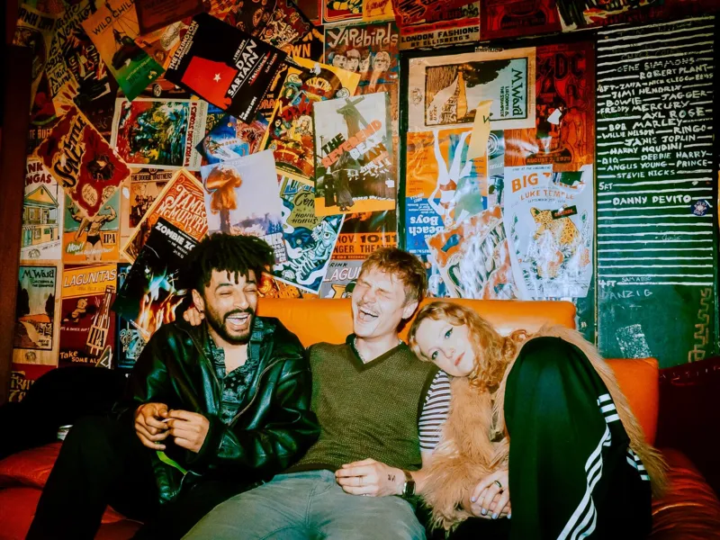 Alien Chicks (UK) + Heckspoiler (AT)