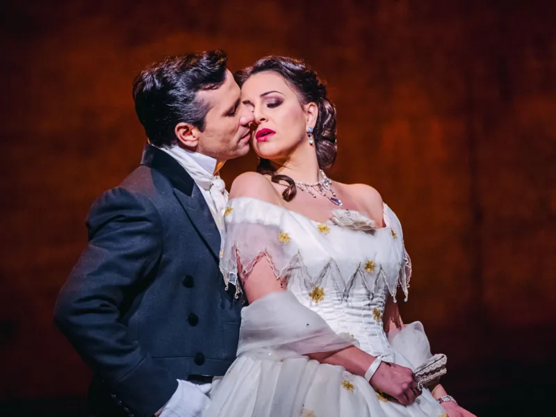 A scene from La Traviata by Giuseppe Verdi @ Royal Opera House. Directed by Richard Eyre. Conductor, Daniele Rustioni.(Opening 15-01-17)© 2017 ROH. Photographed by Tristram Kenton 01/17(3 Raveley Street, LONDON NW5 2HX TEL 0207 267 5550  Mob 07973 6...