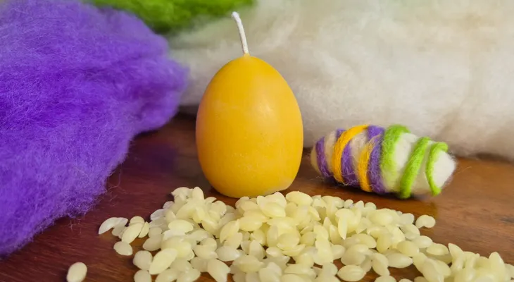 Osterbasteln: Dinoeier filzen & Eierkerzen giessen