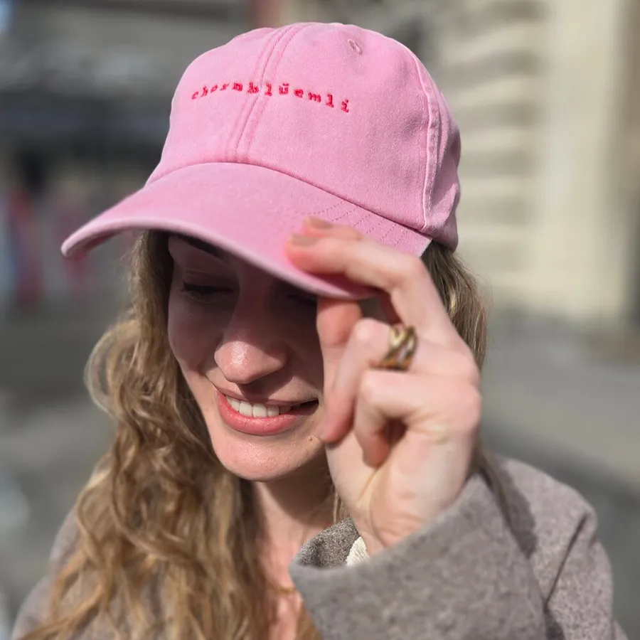 Rotes chornblüemli auf Pink