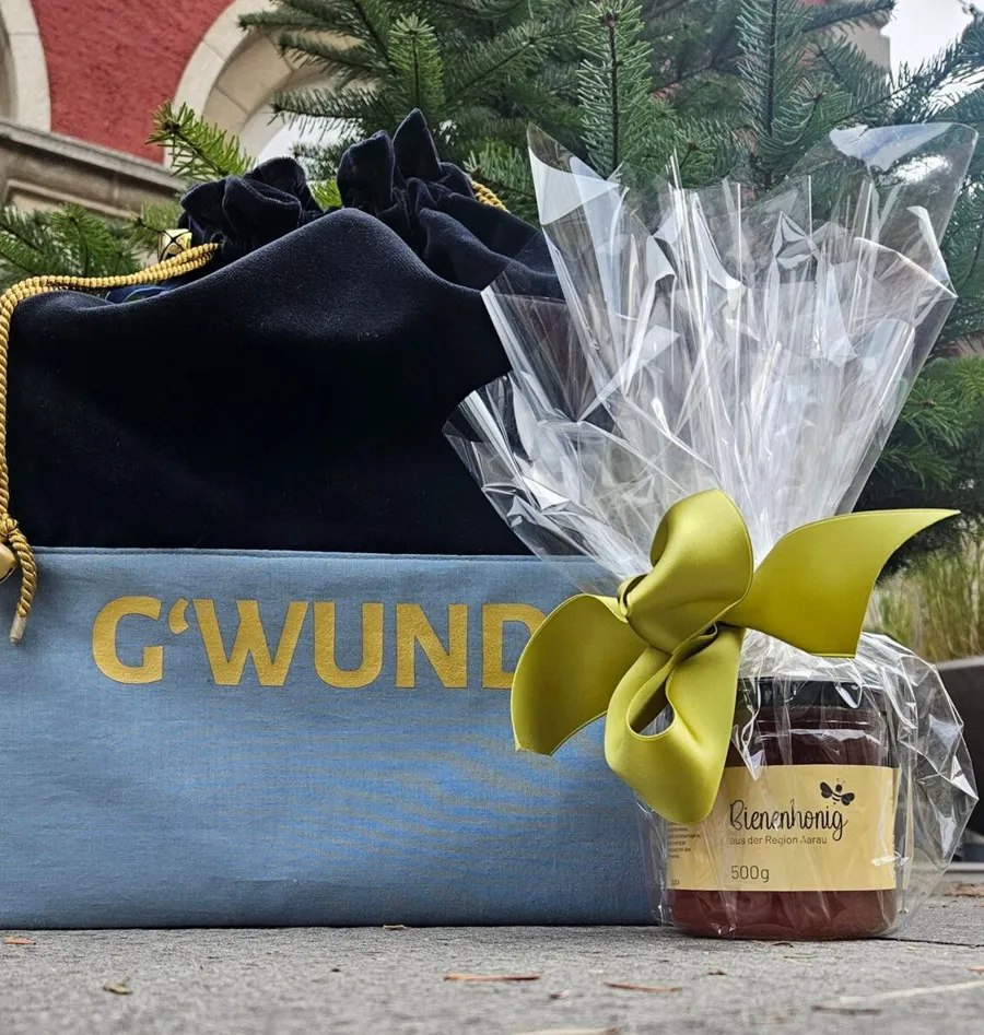 Ein Geschenk raus nehmen, ein neues rein legen - so funktioniert die G'Wunder-Box