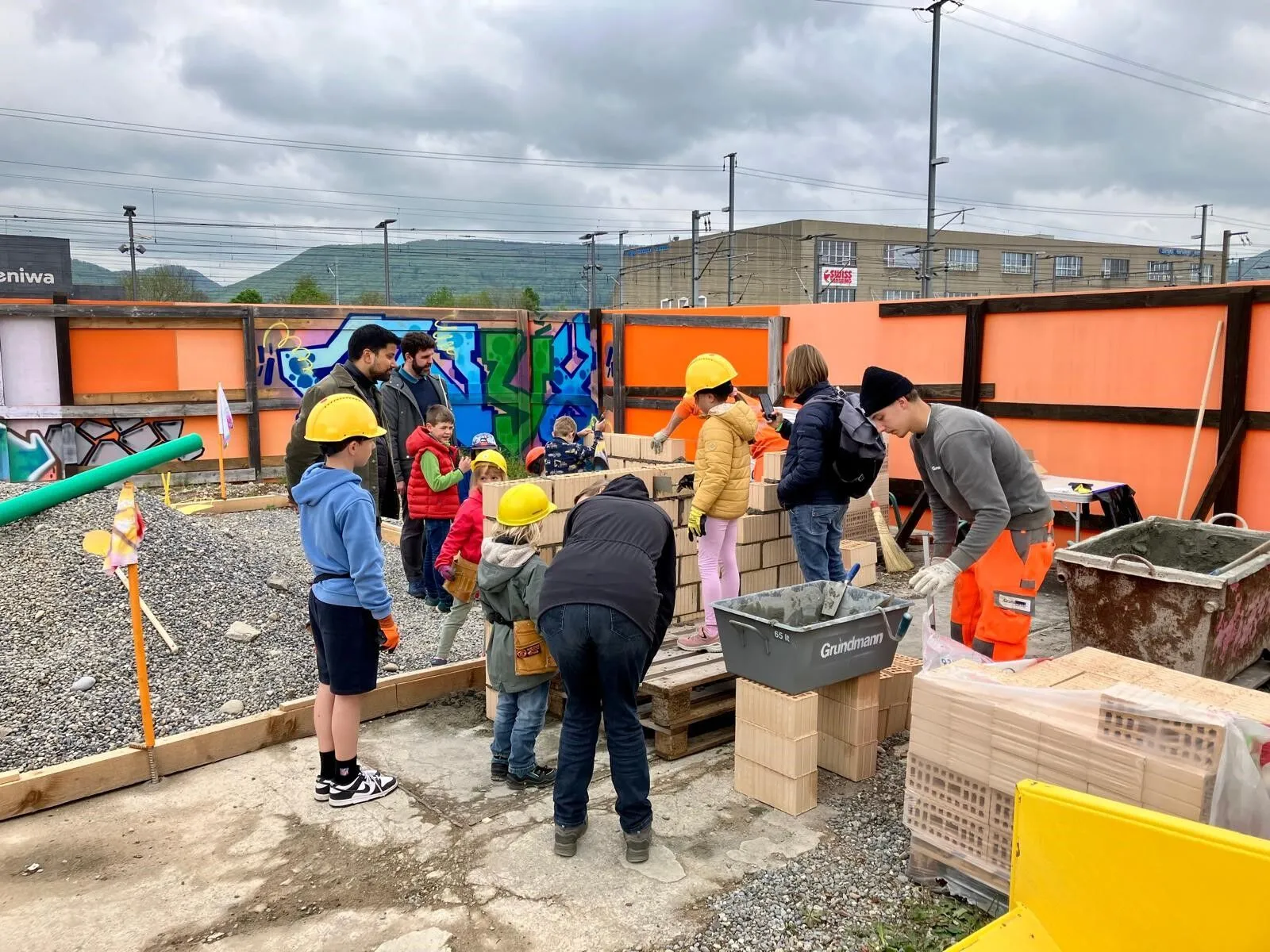 Eröffnungstag auf der Kinderbaustelle Eröffnungstag auf der Kinderbaustelle
