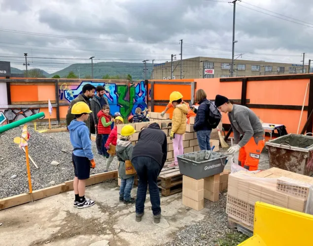 Eröffnungstag auf der Kinderbaustelle Eröffnungstag auf der Kinderbaustelle