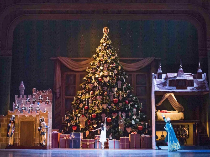 A scene from The Nutcracker by The Royal Ballet @ The Royal Opera House, Covent Garden, London.
(Opening 08-12-15)
©Tristram Kenton 12/15
(3 Raveley Street, LONDON NW5 2HX TEL 0207 267 5550 Mob 07973 617 355)email: tristram@tristramkenton.com