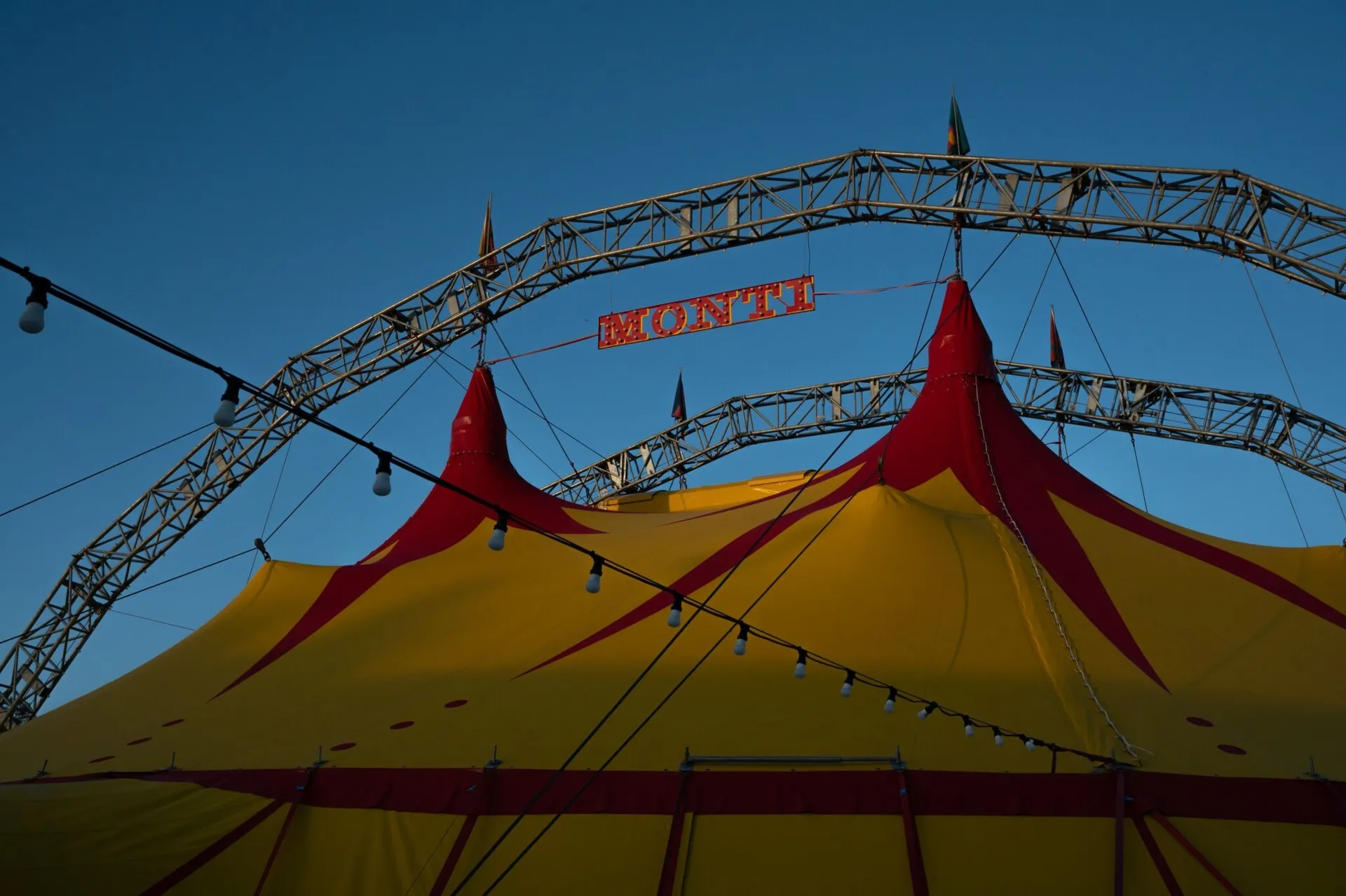 Circus Monti – Bric Brac Circus Monti – Bric Brac