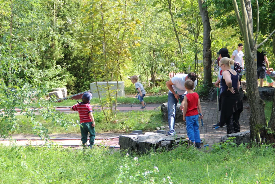 Die Minigolfanlage in der Telli ist gut mit dem Bus zu erreichen.