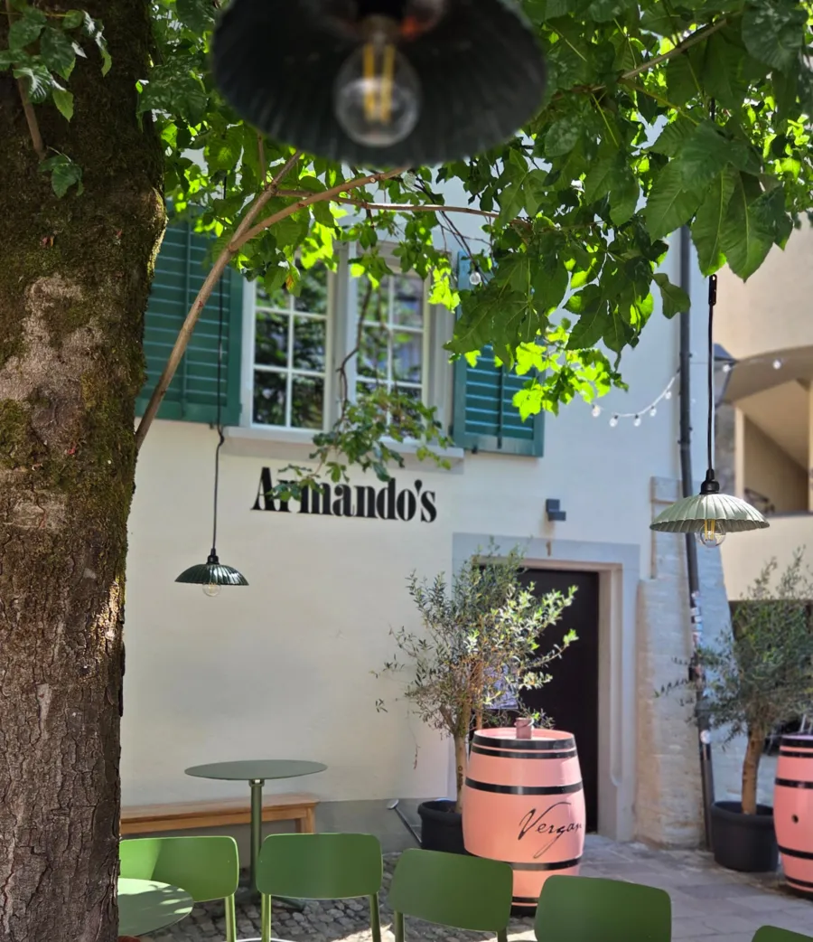 Armando's: dolce far niente mitten in der Stadt. Armando's: dolce far niente mitten in der Stadt.