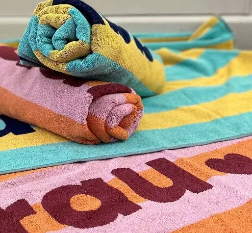 Das hübsche Frotteetuch für Sommer und Winter - ein Aufsteller. Das hübsche Frotteetuch für Sommer und Winter - ein Aufsteller.