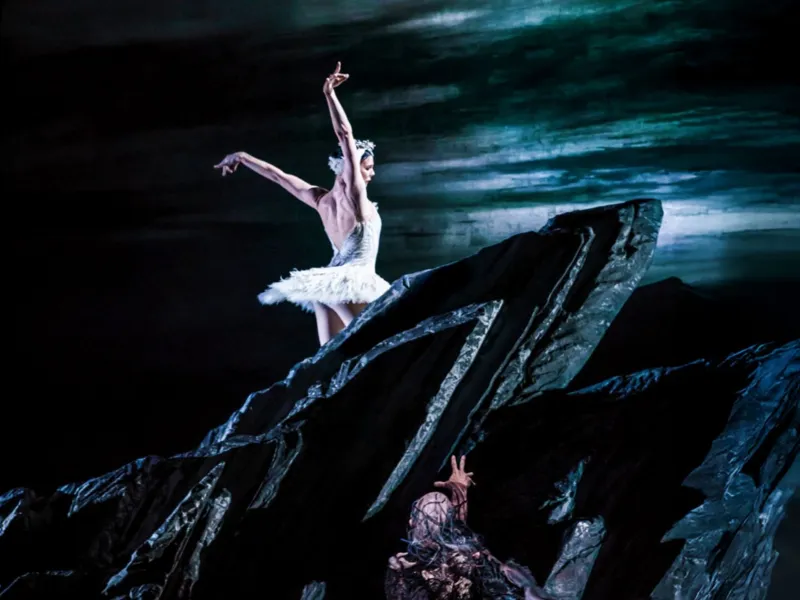 SWAN LAKE EVENING PERFORMANCE, The Royal Ballet_ROH,
Odette_Odile ; Natalia Osipova, 
Prince Siegfried; Matthew Ball, 
Queen; Elizabeth McGorian, 
von Rothbart; Gary Avis,
Two Sisters; Itziar Mendizabal, Beatriz Stix_Brunell,
Benno; Alexander Campbell,...