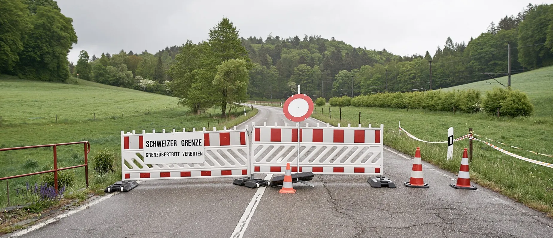 Auf beiden Seiten wenig los - Bild aufgenommen in Rafz an der Grenze zu Deutschland.