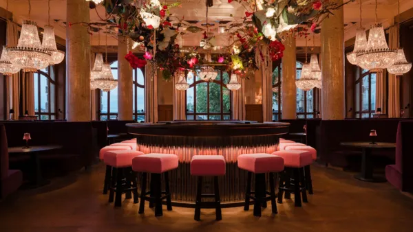 Banks at Les Trois Rois