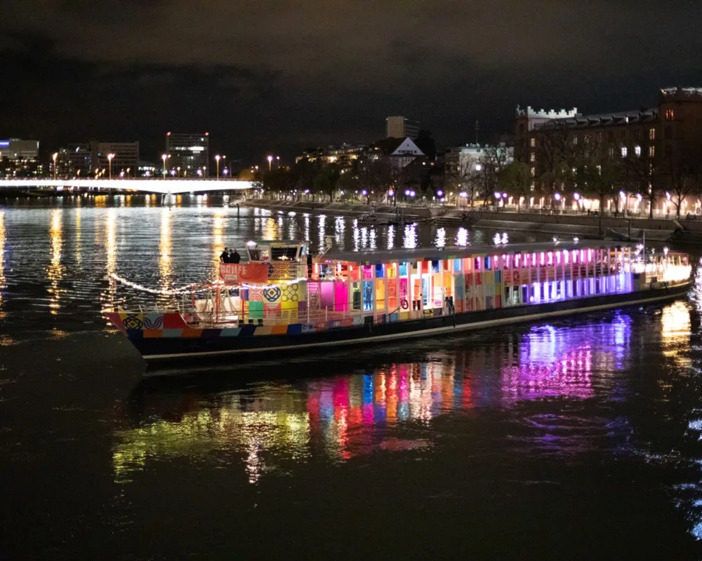 Schwimmender Popup-Club