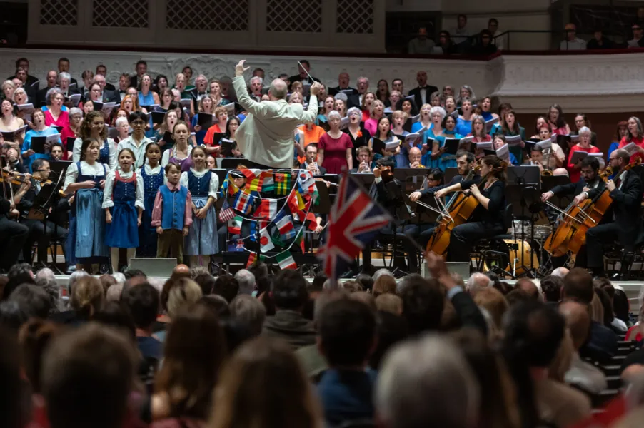 BASEL PROMS
Galaevent - Celebrating the Sound of Music

Basler Festival Orchester
Basel Proms Chorus
David Lawrence, Leitung
Tony Yike Yang, Klavier
Beverley Worboys, Sopran
Mark Stone, Bariton
David Blunden, Orgel

2. November 2024
Stadtcasino Basel...