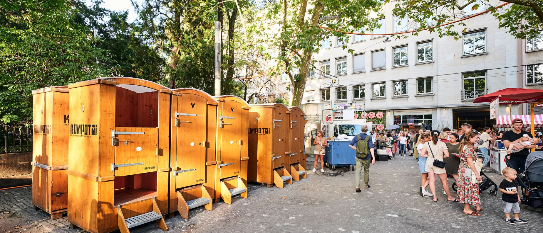 Die Toiletten von Kompotoi sehen nicht nur gut aus, sie sind umweltfreundlich und absolut geruchsfrei.