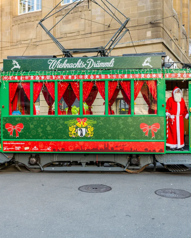 Auf Schienen durchs Lichtermeer