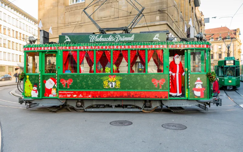 Auf Schienen durchs Lichtermeer