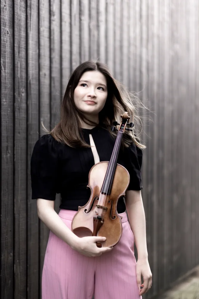 Hana Mizuta-Spencer, Violine