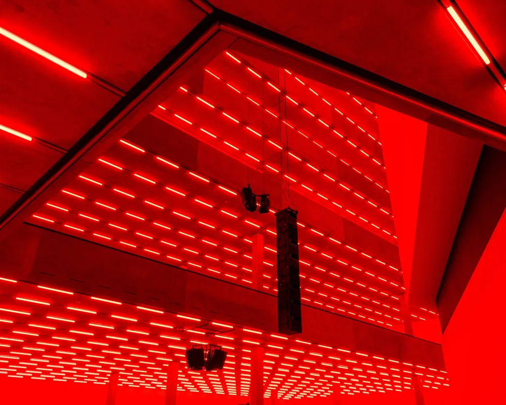 Kunstausstellung aus Farbe und Sound