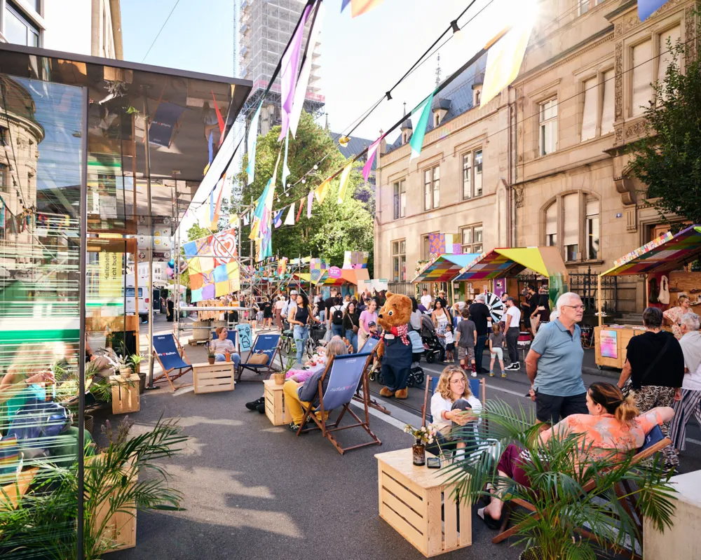 Die Fülle Basels auf 300 Metern – Auch 2024 entzückt das Flâneur Festival in der Elisabethenstrasse tausende Besuchende mit vielen kreativen Angeboten, Workshops, kulinarischer Vielfalt, Musik und endloser Stimmung.