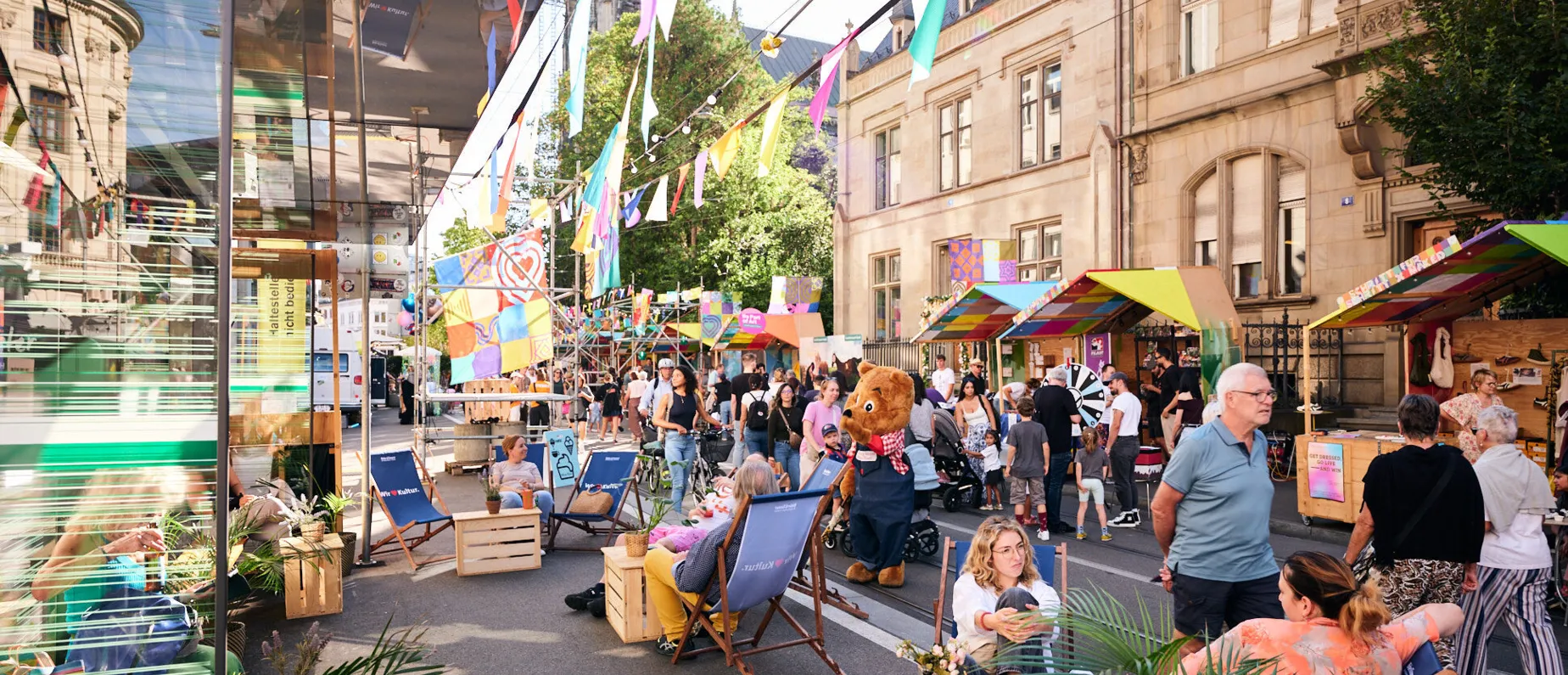 Die Fülle Basels auf 300 Metern – Auch 2024 entzückt das Flâneur Festival in der Elisabethenstrasse tausende Besuchende mit vielen kreativen Angeboten, Workshops, kulinarischer Vielfalt, Musik und endloser Stimmung.